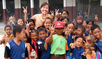 Amy and the Derawan school children